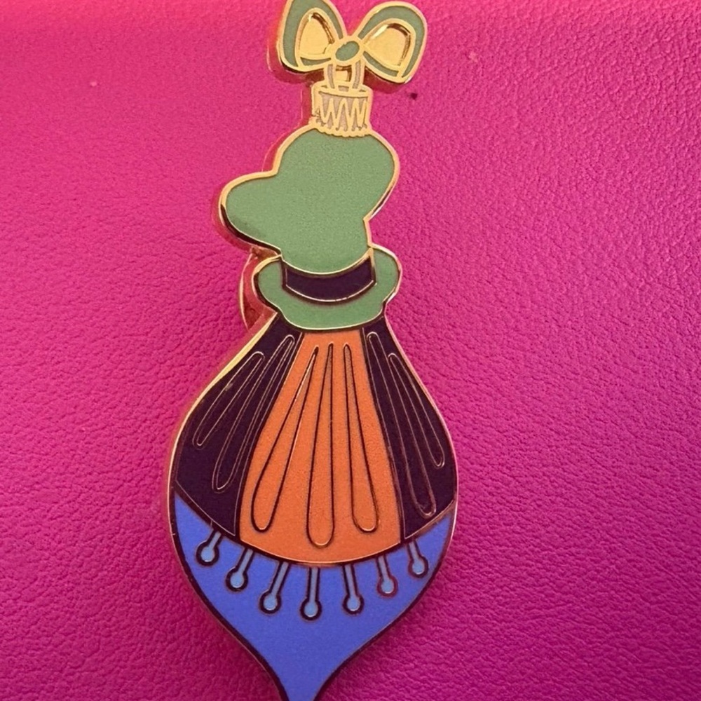 Mickey and Friends Ornaments Pin- Goofy